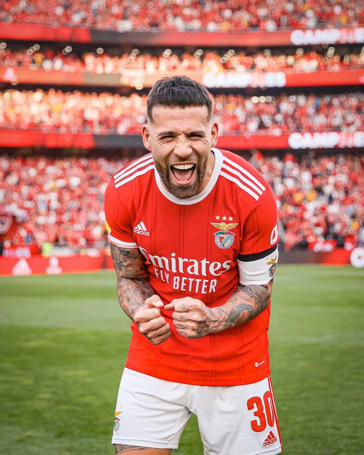 El Benfica anunció la renovación del campeón argentino Otamendi hasta el 2025.