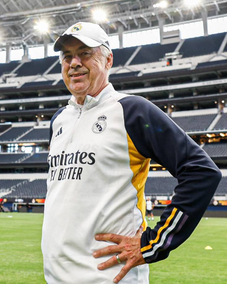 Ancelotti ha cambiado el sistema y de un 4-3-3 ha pasado a un 4-4-2 con Bellingham llegando como falso ‘9’. Contra los catalanes intentará repetir la fórmula para conseguir el tercer triunfo consecutivo.