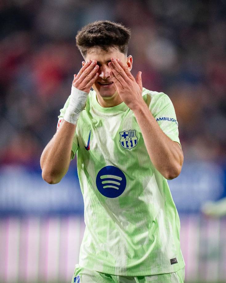 El curioso festejo de Pau Víctor después de su gol con el Barcelona ante el Osasuna.