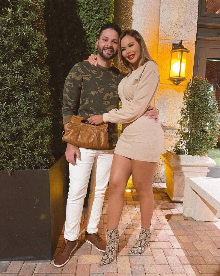 Jorge Cordero es el esposo de Ana Alvarado,, conocida también como Lipstickfables, con quien comparte actualmente el reality show “Influencers HN”, que se realiza en Rosa Negra, Tela. 