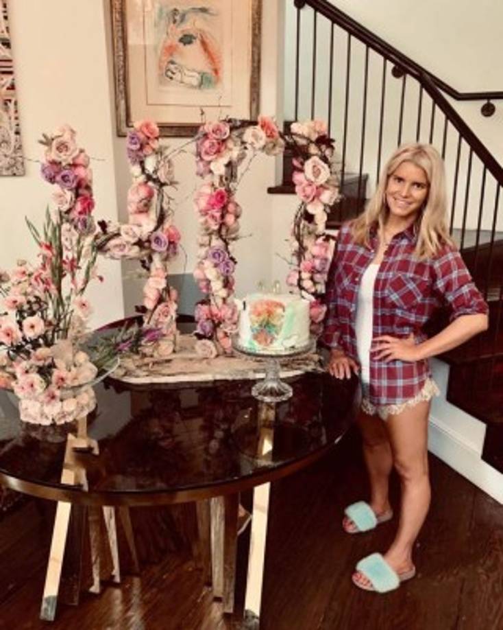 Simpson de 40 años perdió unos 45 kilos en 2019 luego de tener a su tercer hijo, con una dieta basada en 3 comidas y dos bocadillos por día.