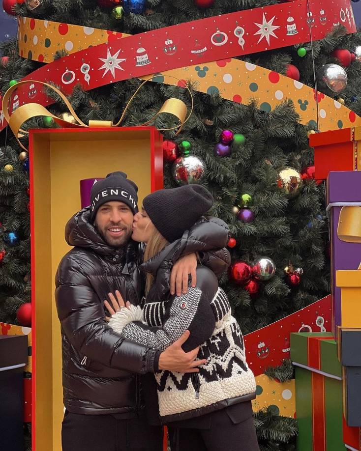 Jordi Alba la está pasando muy contento con su pareja Romarey Ventura.