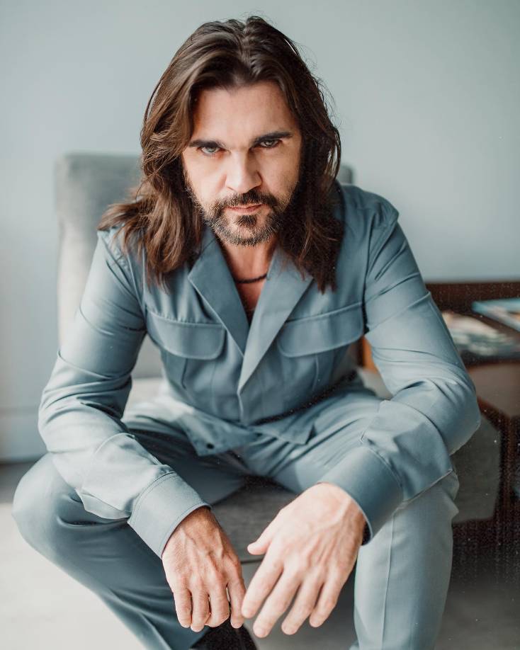 Juanes celebró ayer martes 50 años de vida con el lanzamiento de una biografía llena de aciertos y desaciertos de la que agradece ha sido una carrera musical “impresionante”.