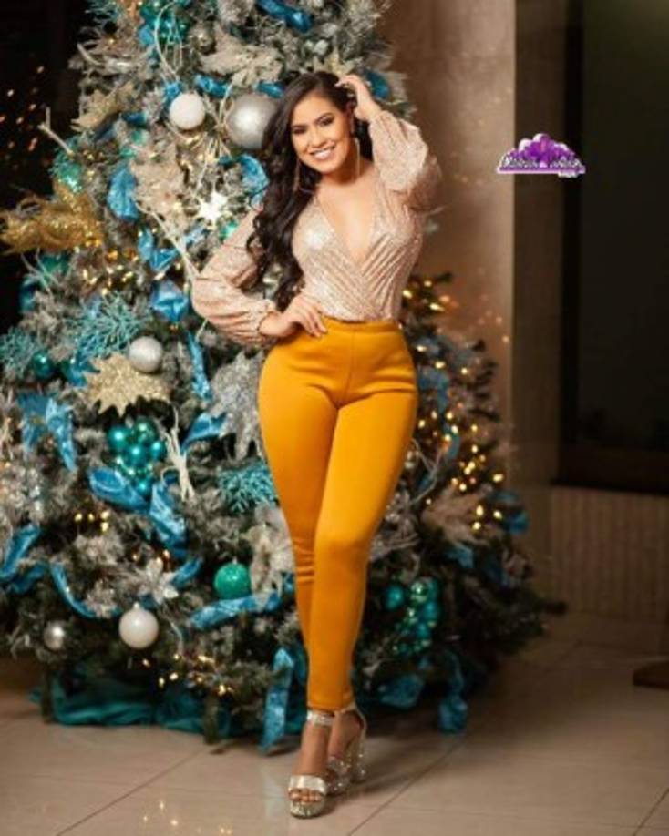 La presentadora hondureña Alejandra Rubio fue toda una sensación en Instagram con sus fotos de Navidad.