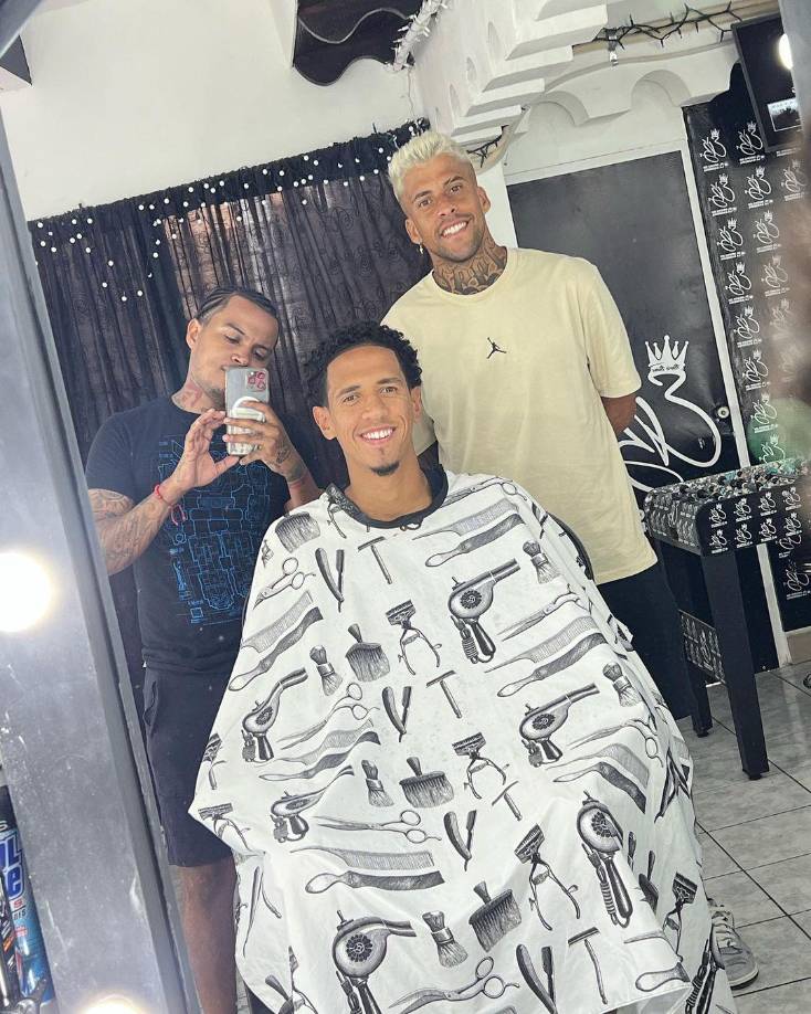 Aquí una postal con los brasileños del conjunto blanco, Yan Maciel y Gabriel Araújo.