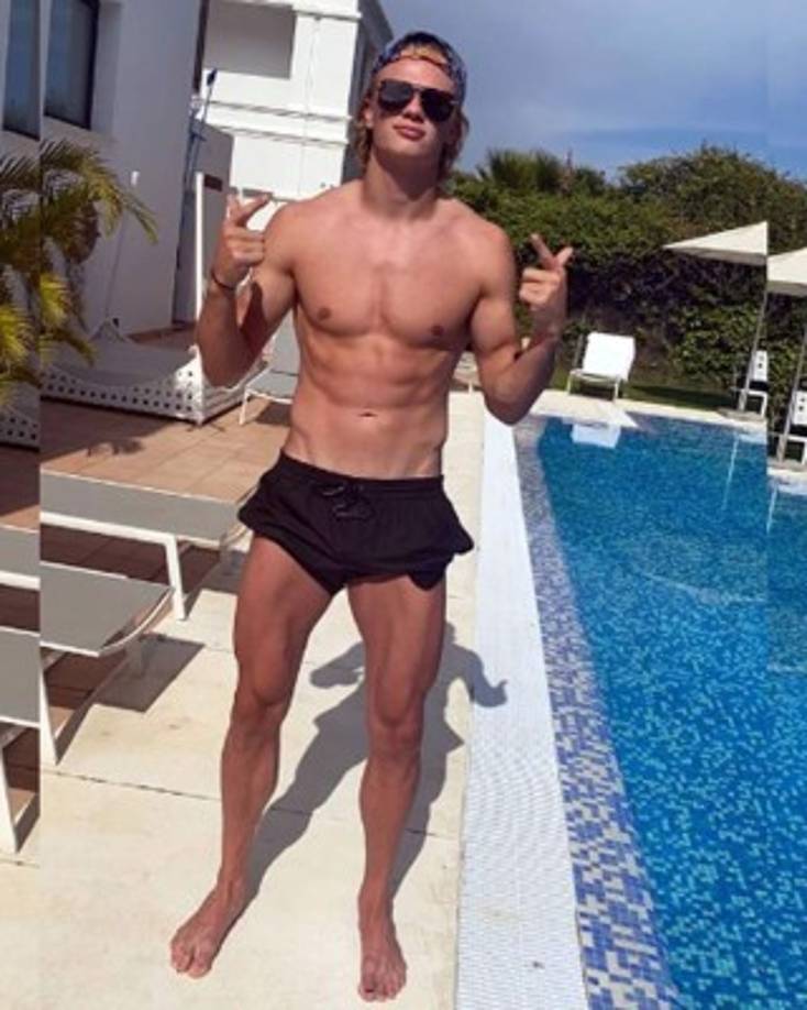 De acuerdo a la información, el jugador, que le marcó 9 goles a Honduras en el Mundial Sub-20 de 2019, se tarda entre cinco o seis horas para almorzar, pues en ese tiempo nunca deja de pedir nuevos platos a la cocina del restaurante.