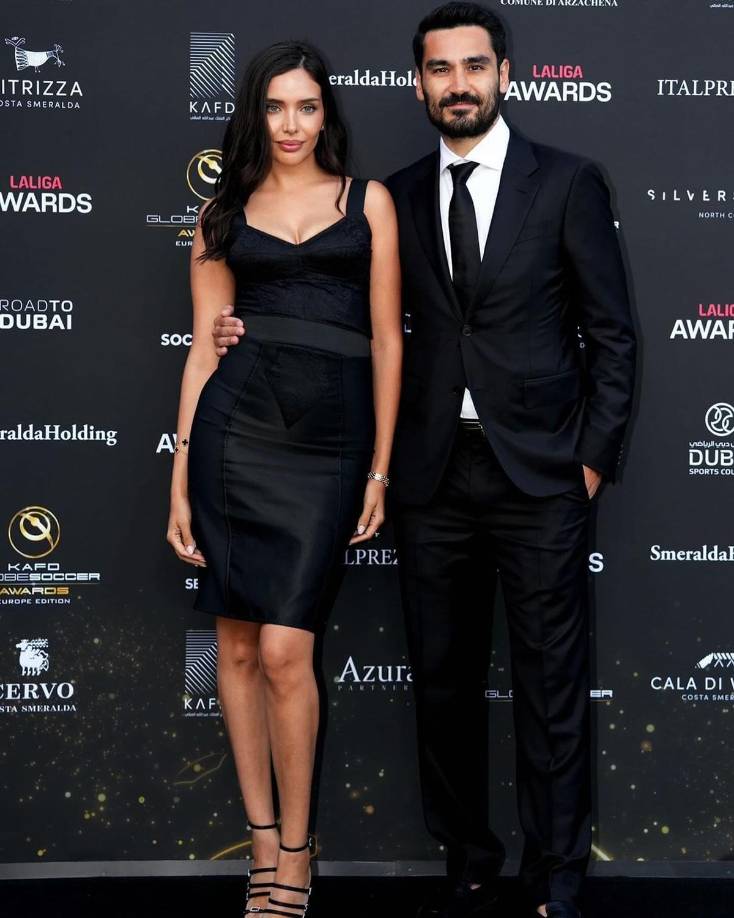 La esposa del centrocampista alemán ha dejado de seguir al FC Barceloan en redes sociales y ha borrado cualquier rastro del paso del futbolista por la entidad culé.