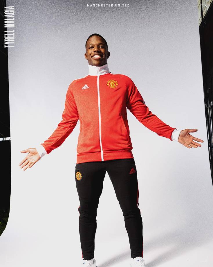 El lateral izquierdo holandés Tyrell Malacia se comprometió por cuatro años con el Manchester United, procedente del Feyenoord, anunciaron los Red Devils.