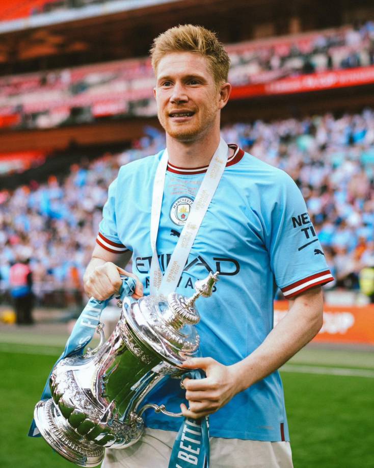 Según The Mirror, pronto estarán en marcha las negociaciones entre Manchester City y el agente de Kevin de Bruyne para cerrar una prolongación de contrato del jugador, quien vuelve a ser colocado en la liga de Arabia. Su vínculo vigente alcanza hasta 2025.