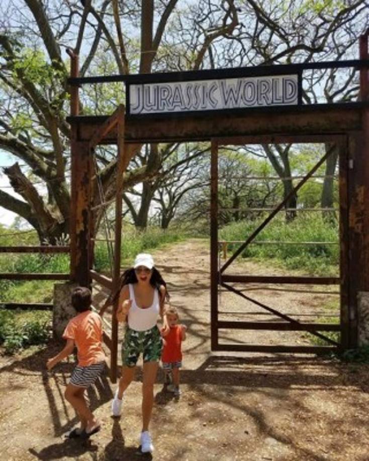 Los padres pasaron un tiempo en familia con sus tres hijos, Mason, Penelope y Reign.