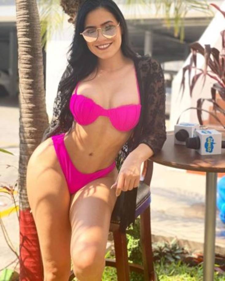 Alejandra Rubio – La presentadora hondureña no iba a dejar pasar la Semana Santa 2020 sin presumir de alguna manera su <a href='https://www.laprensa.hn/fotogalerias/farandula/1361142-411/alejandra-rubio-publica-fotos-sin-censura-tras-cirug%C3%ADa-plastica' style='color:red;text-decoration:underline' target='_blank'>renovada figura gracias a un procedimiento estético</a> que logró hacerse semanas antes que se decretara una emergencia por el coronavirus en el país.