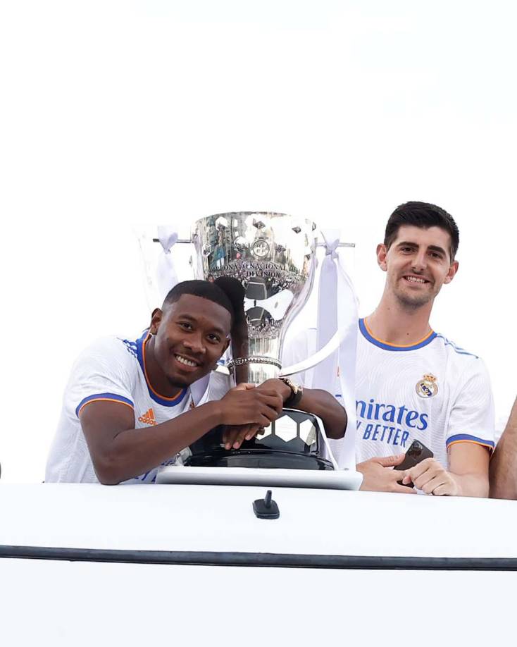 David Alaba posó muy feliz con la copa.