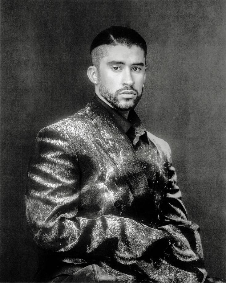  “Hay días en los que me siento fuerte y poderoso”, pero de vez en cuando, dice, “me siento vulnerable. Hay días en los que siento que no puedo manejar mi propia vida, ¿sabes a qué me refiero?”, manifestó el artista.