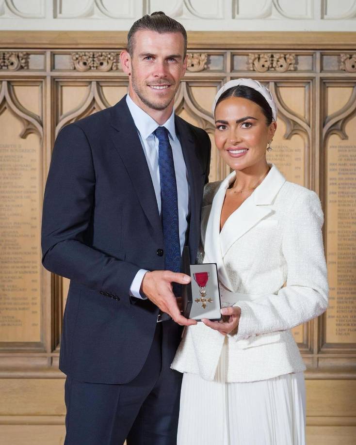 Como no podía ser de otra manera, a Gareth Bale lo acompañó la mujer de toda su vida, su esposa Emma Rhys-Jones.