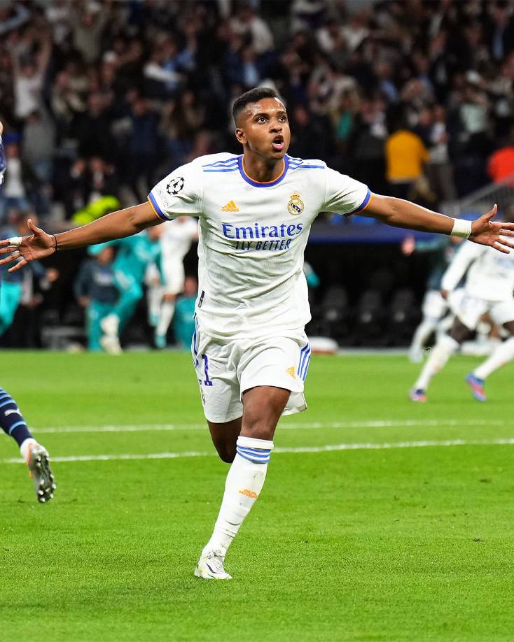 Rodrygo celebrando con los brazos extendidos su segundo gol ante el Manchester City.