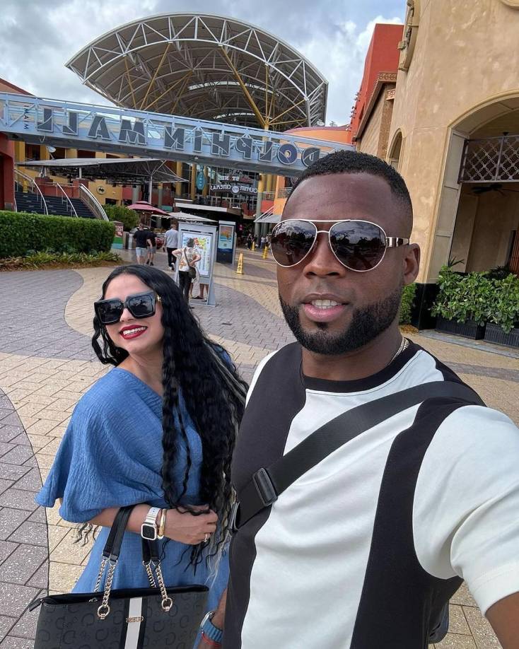 Yustin Arboleda, delantero colombiano del Olimpia, se escapó a Miami con su esposa Paula Vivas para relajarse en los días libres.