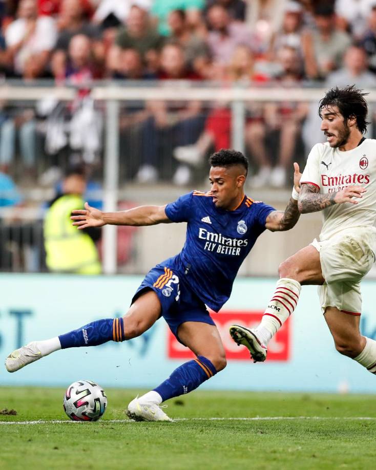 Informa Diario Marca que la agencia del ex Real Madrid Mariano Diaz lo está ofreciendo a equipos en la Liga MX y se habla de que tendría cuatro clubes interesados. “El principal problema para cerrar la operación sería el económico, ya que el jugador viene de ganar unos 5 millones de euros por temporada.