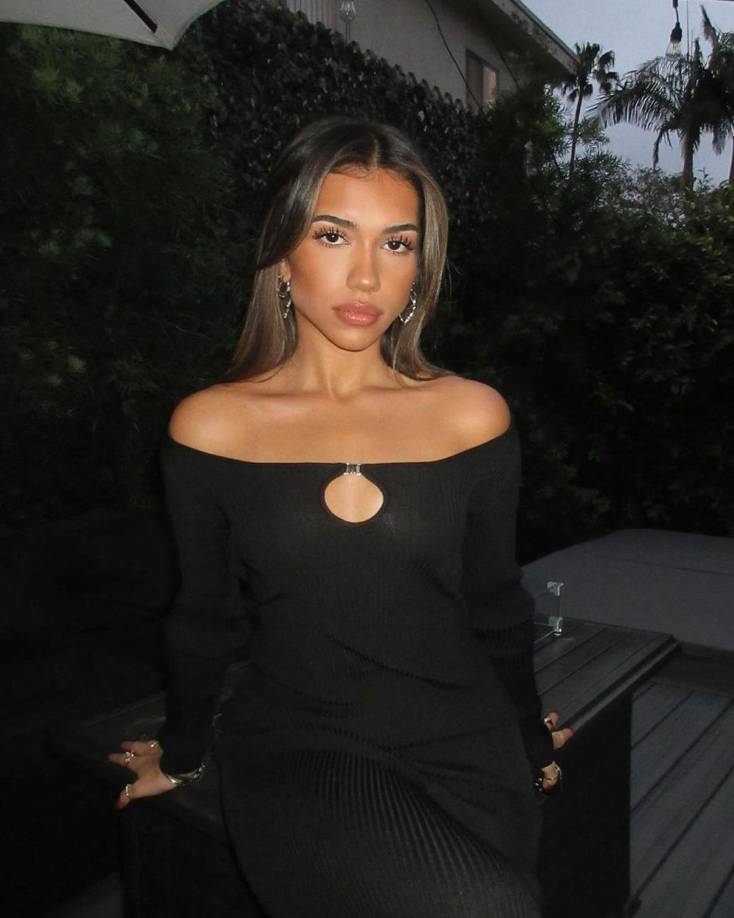 Ahora, en los últimos días, Jude Bellingham ha despetado nuevos rumores y es vinculado a otra bella mujer de nombre Azra Mian.