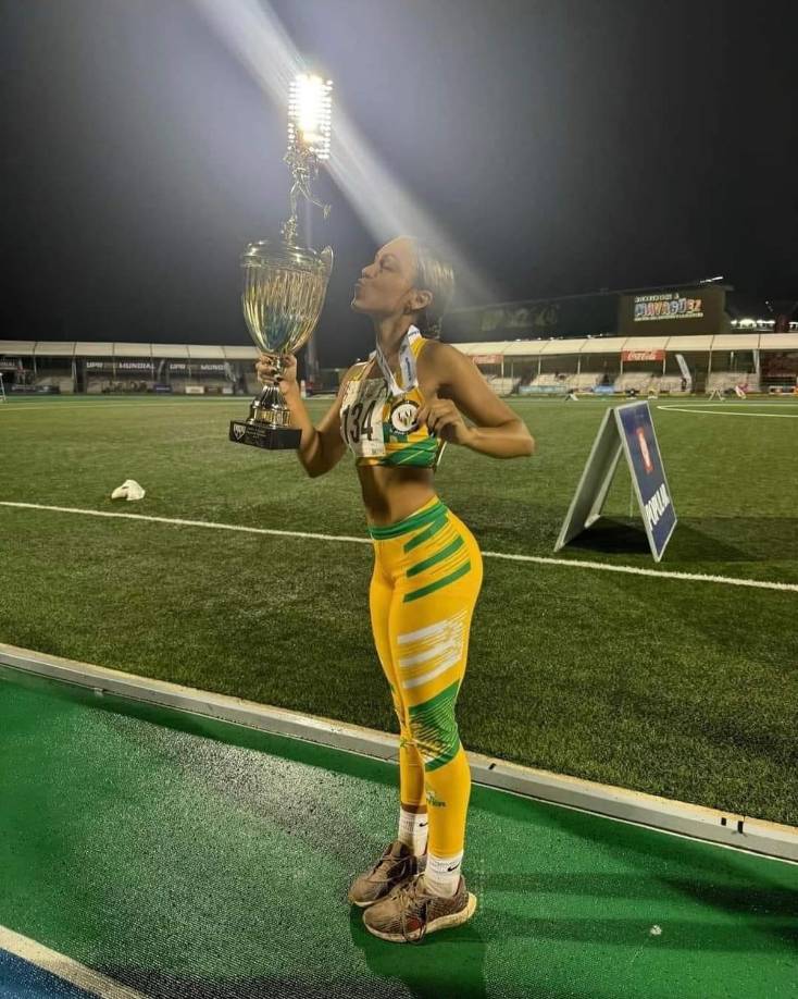 “Expresamos nuestras condolencias a la familia inmediata y extendida, a su equipo universitario, al Club Yauco Racers donde fue desarrollada. Estamos unidos en el dolor, que todas nuestras oraciones vayan dirigidas a sus padres y hermana en fin a toda la familia para que Dios les acoja en este momento”, agregó la federación.