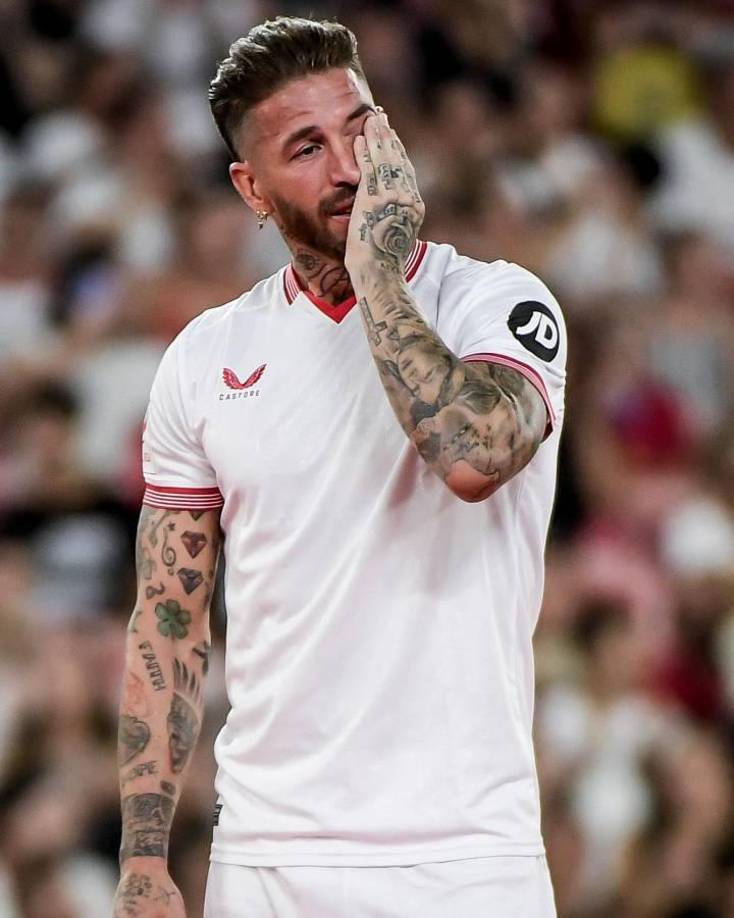 Tras expresar su orgullo por compartir con sus seres queridos este regreso, Sergio Ramos dio las gracias a los dirigentes del club y “a todo el sevillismo” por abrirle “de nuevo las puertas del Ramón Sánchez Pizjuán”.
