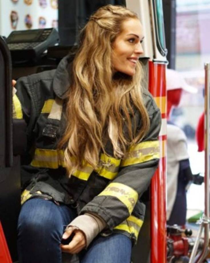 Narten afirma que no tiene ningún problema al trabajar rodeada de hombres. 'Los hombres con los que trabajo me tratan como a cualquier otro compañero. Da igual si eres hombre o mujer', asegura.