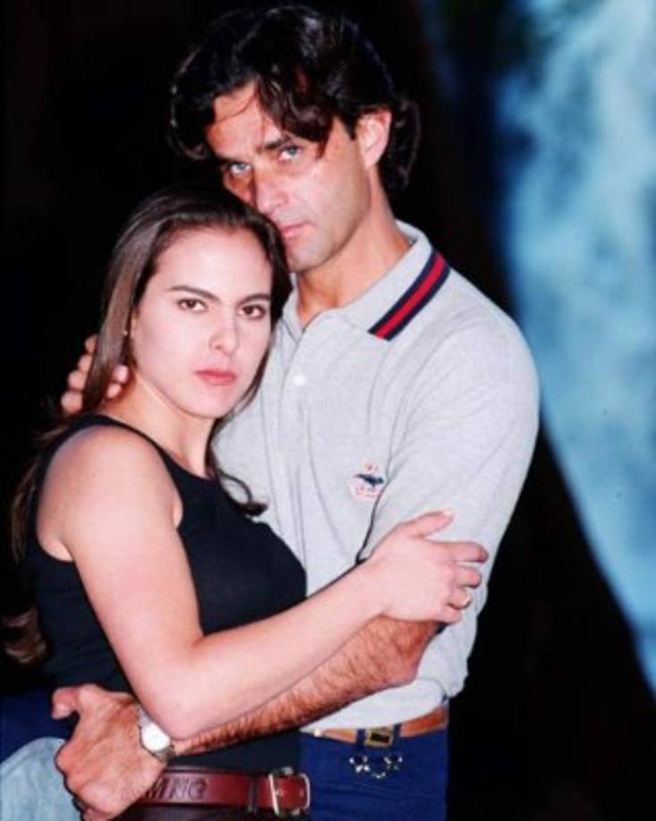 Aunque lucía una figura muy estilizada y delgada, Kate del Castillo optó por modificar su silueta; según TVyNovelas, Excélsior y People en Español, la protagonista de ‘La Reina del Sur’ se aumentó el busto, para tener un cuerpo más curvilíneo.<br/><br/>