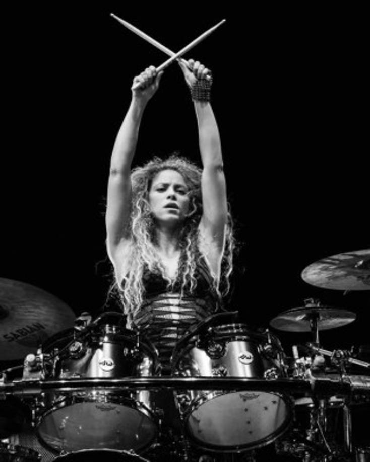 La cantante compartió el triunfo de su primer show con el talento que la apoya desde atrás del escenario.<br/><br/>'Gracias a Hamburgo y gracias a mi equipo de mujeres extraordinarias, Jaime Levine, Maite Marcos, Nadine Eliya, Sofi Leclair, y a mi amigazo Jaume de la Iguana! Shak' escribió la cantante en su Instagram.