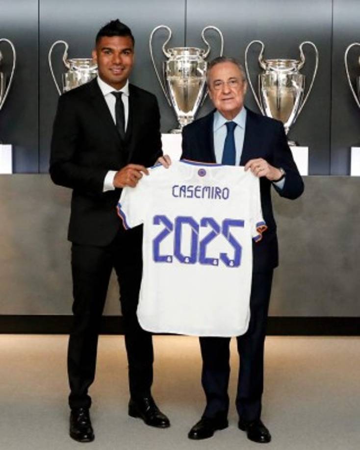 El Real Madrid confirmó la ampliación del contrato del brasileño Casemiro hasta junio de 2025. El centrocampista firmó su renovación por cuatro temporadas más.