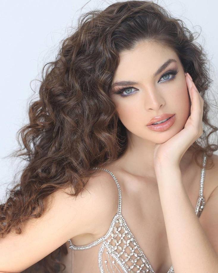 En el 2018 firmó con la agencia de modelos Wilhelmina , famosa por modelos como Nicki Minaj , Demi Lovato y Nick Jonas . Apareció en fotografía editorial de Gettyimages.