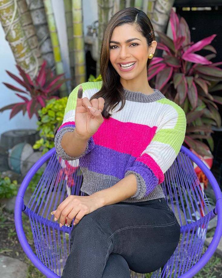 “Con mucha esperanza y amor por mi País. #YovotéporHonduras”, expresó la presentadora de TVC, Loren Mercadal. 