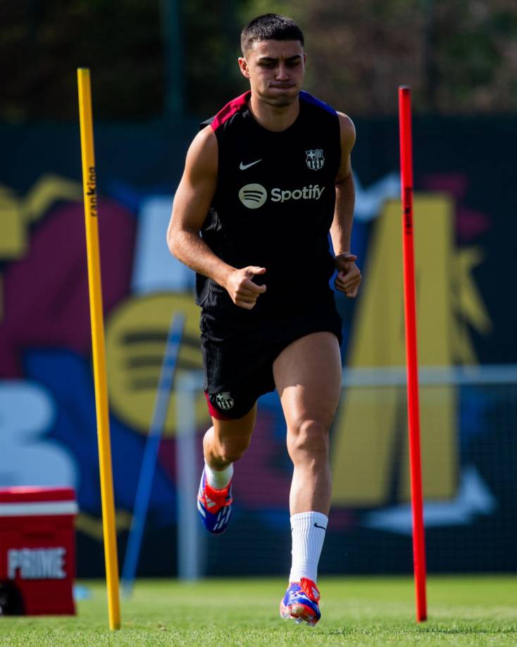 Suplentes: Pedri se ha recuperado de su lesión sufrida en la Eurocopa, pero apenas este jueves completó el entrenamiento con todo el grupo. Hansi Flick confirmó que no será titular. “Es un jugador especial y me gustaría tenerlo de vuelta. Podría ser una opción para la segunda parte”, dijo el DT.