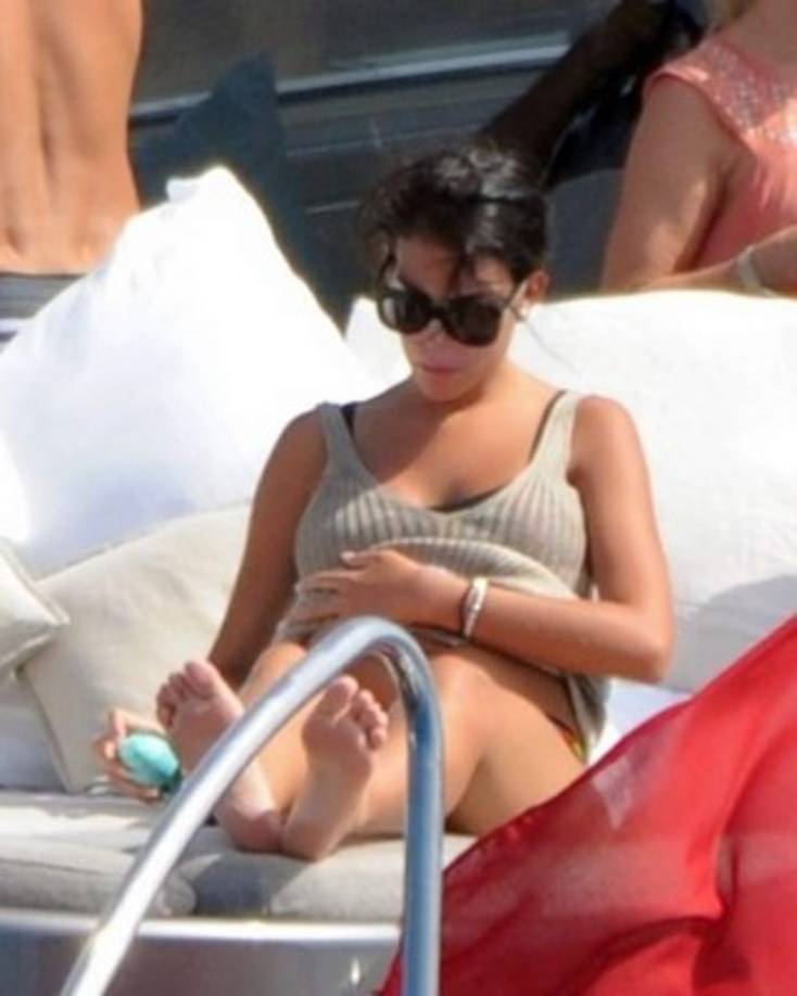 Diferentes medios lusos van más allá e incluso aseguran que Georgina estaría embarazada de tres meses,