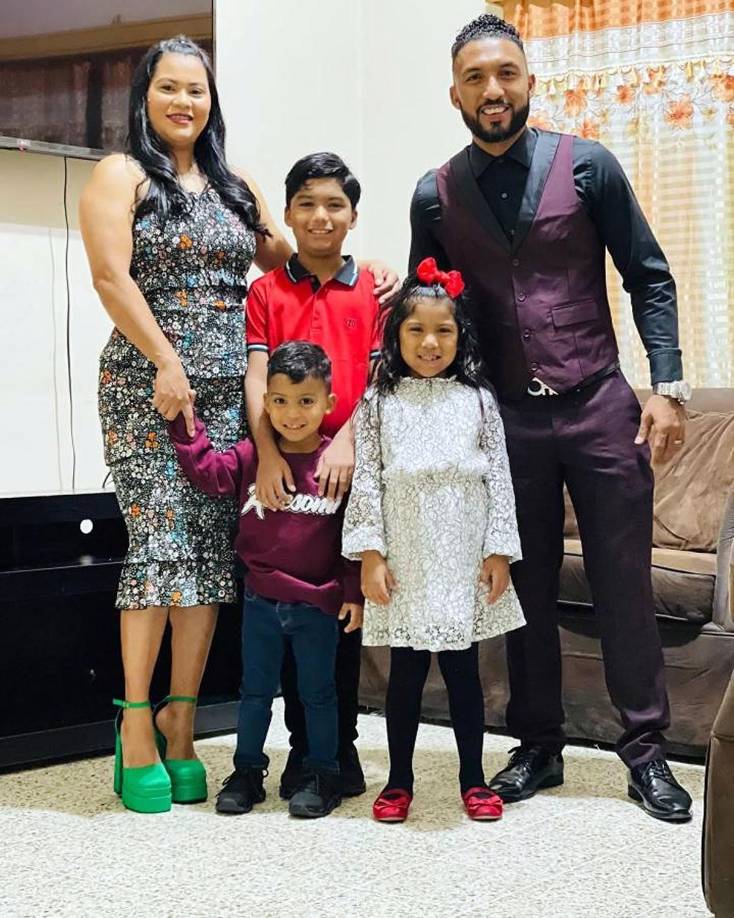 Reinieri Mayorquín - El mediocampista de los Potros del Olancho FC también disfrutó con su familia.