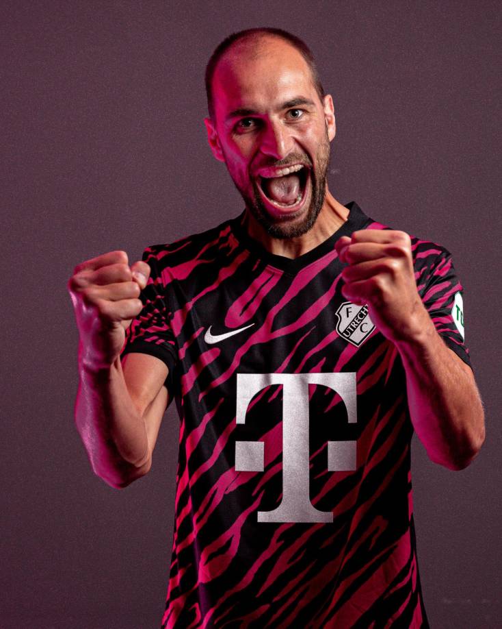 El Utrecht ha fichado al delantero holandés Bas Dost. Firma por una temporada y llega procedente del Brujas.