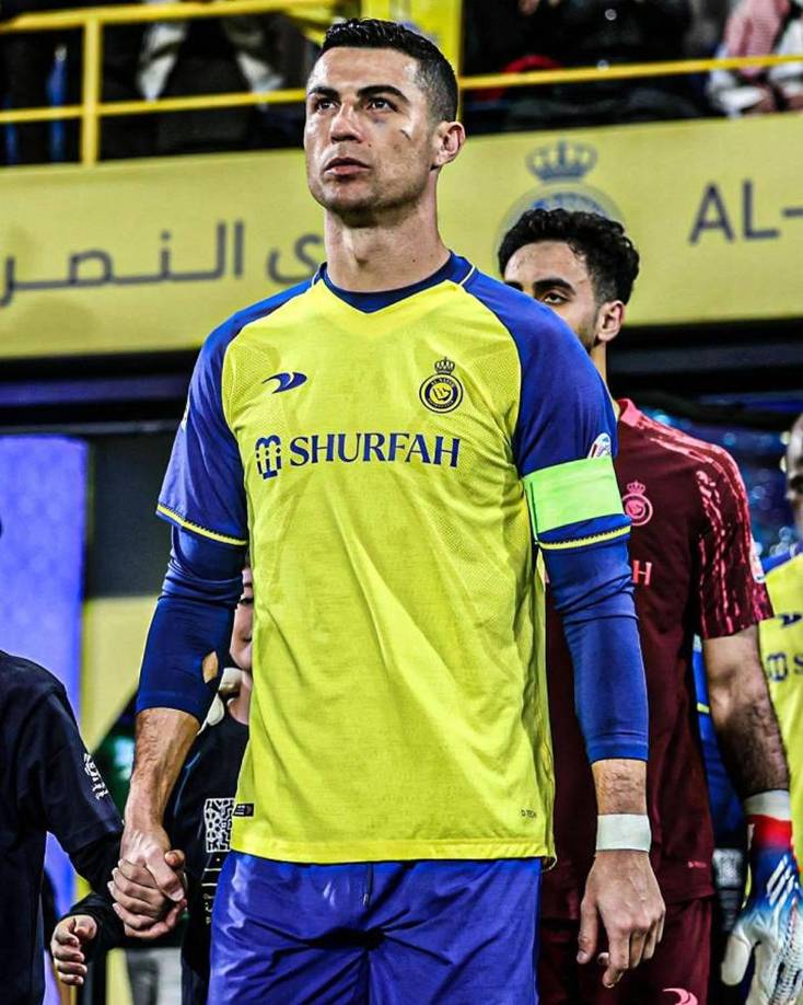 Cristiano Ronaldo salió al campo como titular y como capitán del Al Nassr. En su ojo izquierdo se podía ver el moretón que le quedó tras el golpe que le dio Keylor Navas en al amistoso contra el PSG a mitad de semana.
