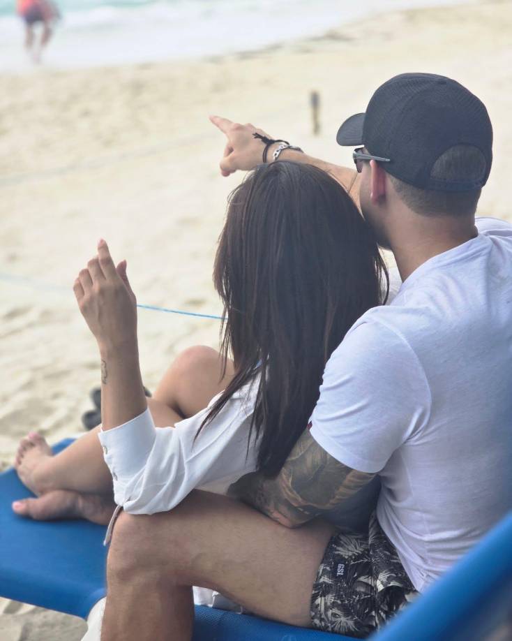 Durante la transmisión, uno de sus compañeros le comentó que algunos televidentes escribían que su novio es un “papasote”, y que lo “tenía que cuidar”. Y tras escuchar esto, Milagro respondió de forma contundente. 