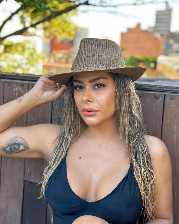 En 2023, abrió su cuenta en DivasPlay, una plataforma de adultos en la que publicó contenido exclusivo para sus suscriptores. Ahora, es conductora de televisión y radio. En Instagram, acumula más de dos millones de seguidores, más de 1,1 millones en X y en TikTok tiene más de 1,4 millones de seguidores.