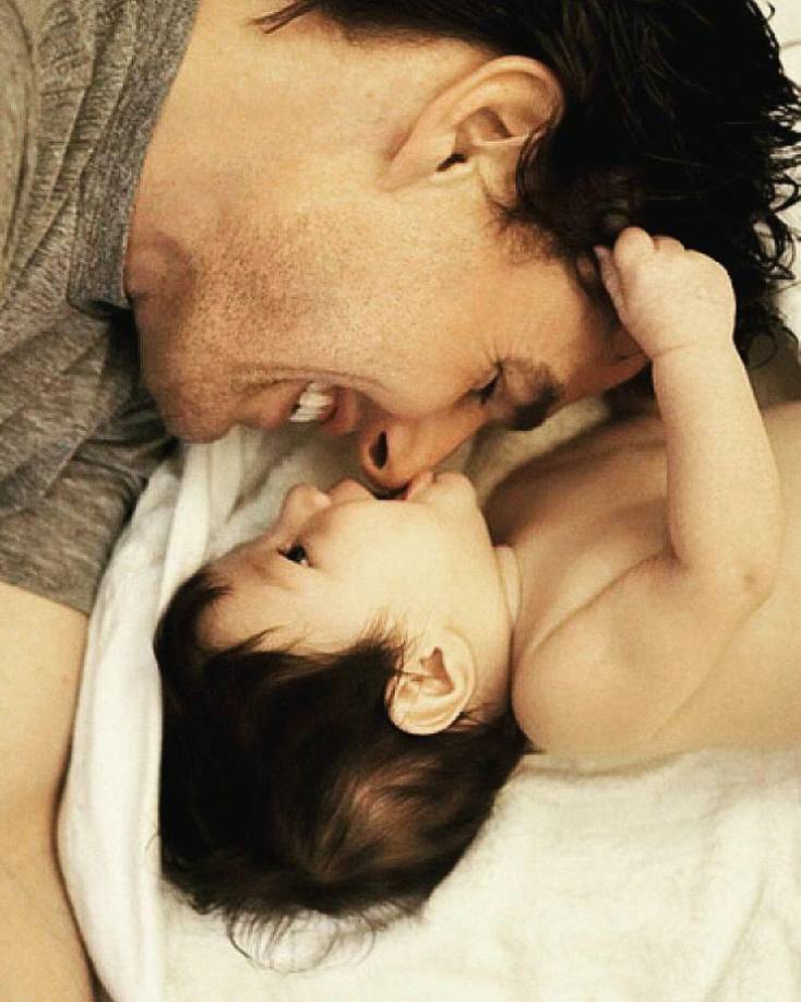 Nadie imaginaría al ver esta foto que Tom Cruise y la niña de sus ojos -con permiso de Isabella, la hija que adoptó junto a Nicole Kidman- mantendrían en el futuro una relación tan distante. Siempre habló maravillas de su hija.