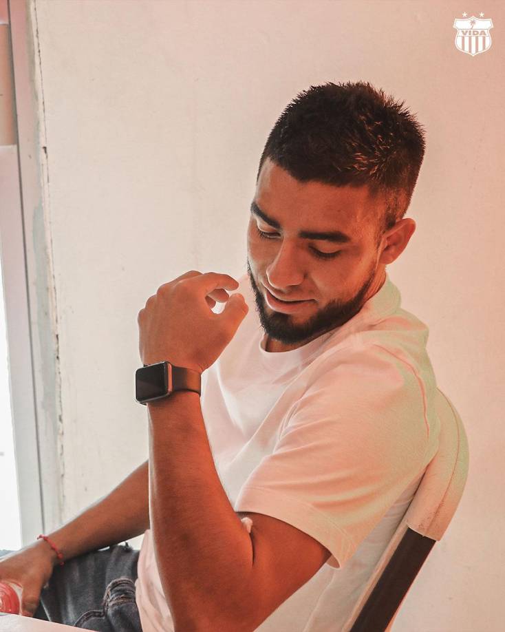 Carlos Argueta estaría reforzando al Real España para la próxima temporada, pero el lateral derecho se presentó este viernes al inicio de pretemporada del Vida. El Olimpia también estaría interesado en tenerlo.