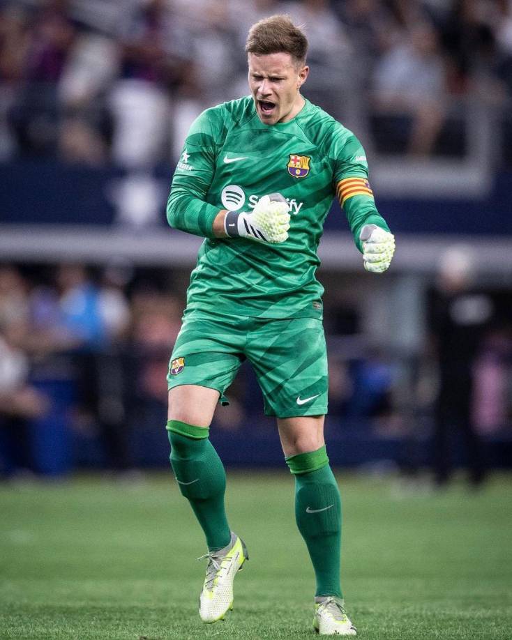 Portero: Ter Stegen, el arquero alemán es una de las piezas claves en el equipo de Xavi y buscará darle seguridad al equipo.