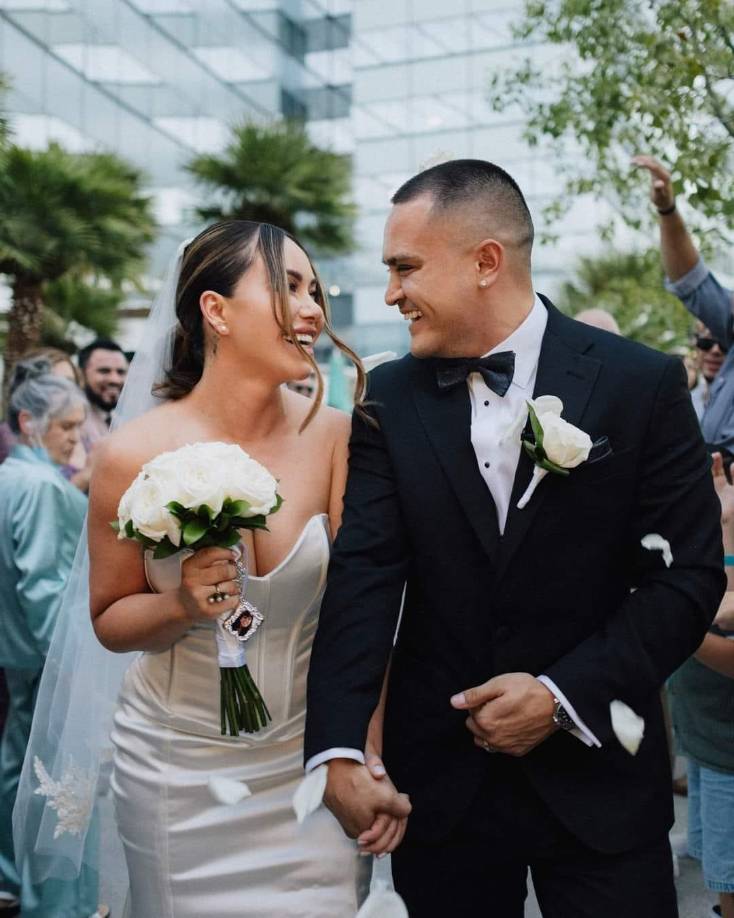 La cantante estadounidense de origen mexicano Chiquis Rivera sorprendió a todos al informar sobre su boda con el fotógrafo Emilio Sánchez, tras compartir en sus redes sociales imágenes de la unión realizada este fin de semana en Las Vegas.