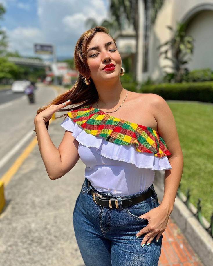 También es una apasionada por los viajes, además de conectar con las diferentes culturas y paraísos naturales de los destinos donde viaja. 