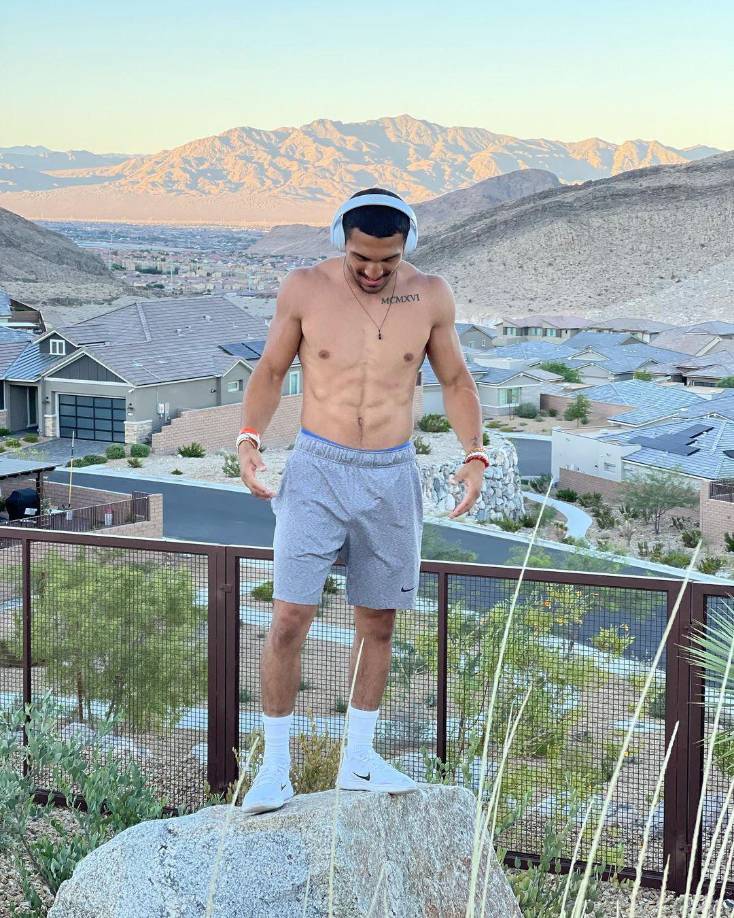 La decisión de Teófimo ha generado consternación y asombro. El boxeador hondureño ha estado atravesando serios problemas personales. 