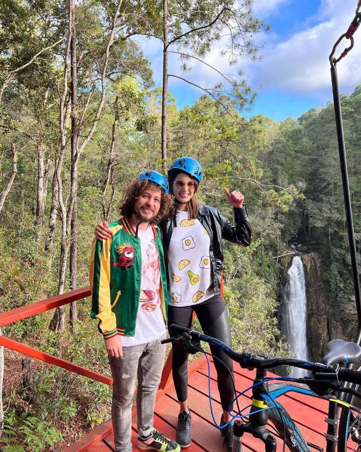 La reciente aventura de Luisito Comunica y Arianny Tenorio fue en la cascada “El Chiflador” en Marcala, La Paz. 