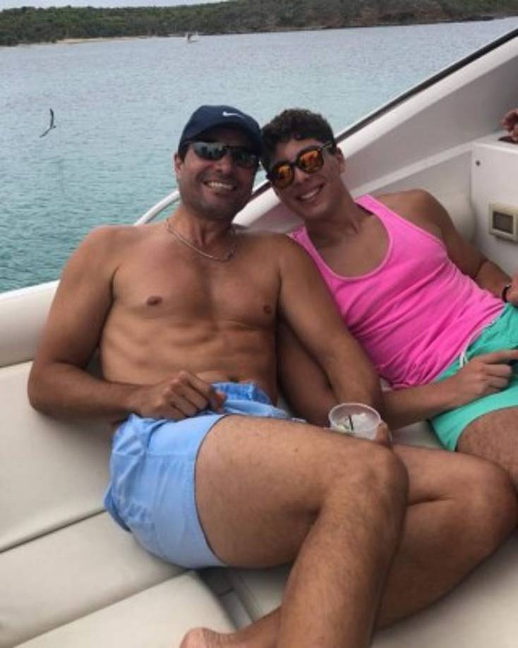 De acuerdo a la app, el cantante combina su rutina diaria con un circuito de cardio, resistencia y pesas y trata de dormir al menos 8 horas para mantenerse en buena forma.