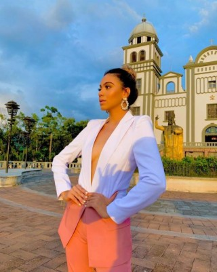 9. Sabe cocinar, y su especialidad con las pupusas, además le encanta hacer bebidas tradicionales como la horchata y pozol.<br/>