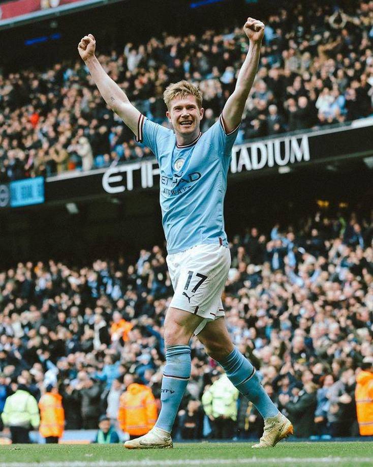 Mediocentro ofensivo: Kevin De Bruyne, es indiscutible en el equipo de Pep y gran parte de las jugadas ofensivas pasan por él.