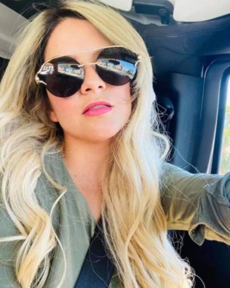 Y es que nada pudorosa, confiesa que le gusta mucho su cuerpo y le encanta tomarse fotos desnuda, aunque le lluevan las críticas.