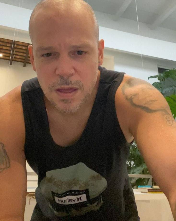 Residente colgó un video donde comparaba la música de J Balvin con un carrito de Hot Dog y que le bajara un 20 porque no era un restaurante en una metáfora por la excelente, luego borró dicho video.