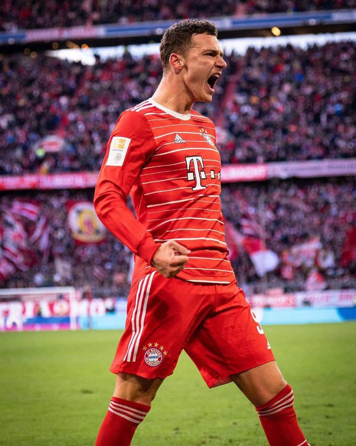 Según publica el diario Marca, Manchester City, United y Juventus van por el fichaje de Pavard. Su contrato con el Bayern Múnich termina en 2024 y su intención es no seguir en el equipo.